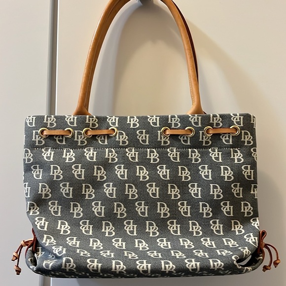 Dooney and Bourke handbag perfect condition - Picture 2 of 5